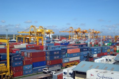 Tái xuất  25 container hàng phế liệu tồn đọng