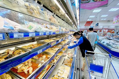 Hàng hóa dồi dào, giá ổn định