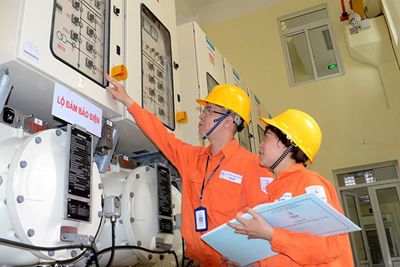 Bộ Công Thương đề xuất giảm 10% giá điện trong 3 tháng
