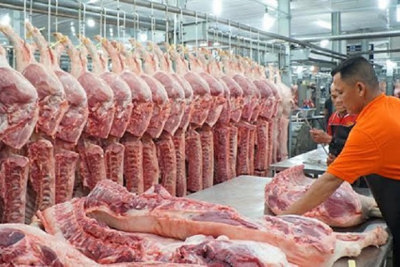 Các doanh nghiệp chăn nuôi lớn đã giảm giá thịt lợn hơi xuống còn 70.000 đồng/kg