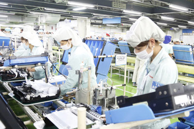 Xuất khẩu - điểm sáng kinh tế trong bối cảnh dịch Covid-19: Tận dụng tốt thời cơ