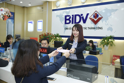 Ngân hàng giảm lãi suất cho vay đối với người bị ảnh hưởng dịch