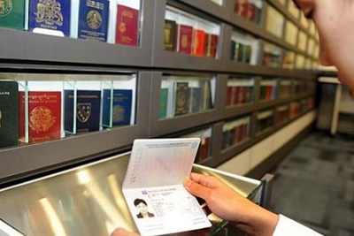 Quy định hộ chiếu có gắn chíp điện tử còn nhiều ý kiến trái chiều
