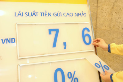 Những khoản lợi nhuận trừ lùi theo đà giảm lãi suất