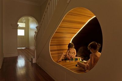 Tận dụng không gian tuyệt vời dưới cầu thang