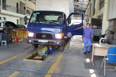 Báo động xe đi đăng kiểm bị trượt kiểm định khí thải