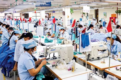Nhóm cổ phiếu dệt may bị ảnh hưởng nghiêm trọng do COVID-19
