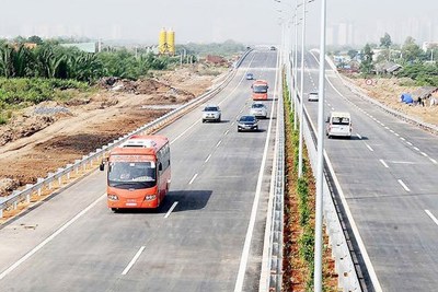 Gần 200 doanh nghiệp trong và ngoài nước quan tâm dự án đường bộ cao tốc Bắc-Nam