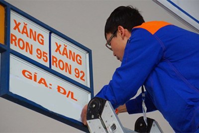 Giá xăng giảm nhẹ từ 15 giờ ngày 16/9 