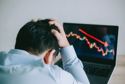 Giao dịch chứng khoán sáng 29/7: Ngồi trên đống lửa
