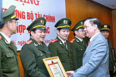 Ngành Tài chính không ngừng nâng cao hiệu quả công tác khen thưởng