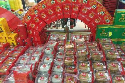 Bánh Trung thu truyền thống hút khách