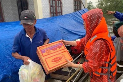Trục lợi do mưa lũ có thể bị phạt đến 30 triệu đồng, tước giấy phép kinh doanh