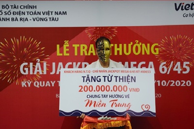 Chủ nhân Jackpot tại Bình Dương ủng hộ đồng bào miền Trung