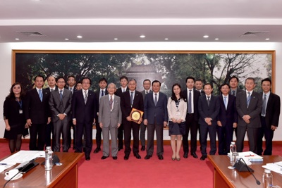 Bộ trưởng Đinh Tiến Dũng tiếp Đoàn công tác của Hiệp hội Xúc tiến Ngoại giao Nhân dân Nhật Bản 
