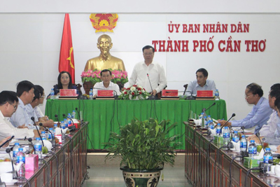 Bộ trưởng Đinh Tiến Dũng làm việc với TP. Cần Thơ