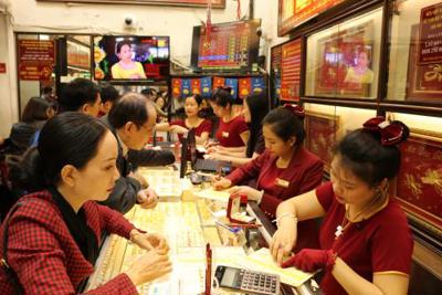 Giá vàng hôm nay 17/12 đồng loạt giảm