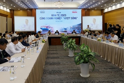 Diễn đàn Kinh tế 2023 - Cùng doanh nghiệp “vượt sóng”