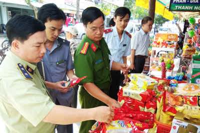 Siết chặt công tác kiểm soát vệ sinh an toàn thực phẩm trong dịp Tết