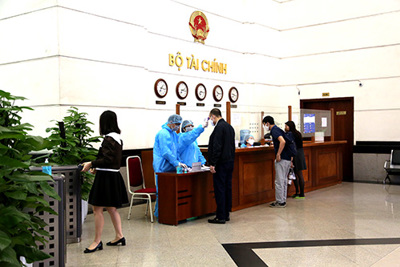 Bộ Tài chính yêu cầu nâng cao trách nhiệm của người đứng đầu trong phòng chống dịch