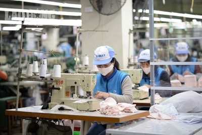 Doanh nghiệp "vào cuộc" sản xuất khẩu trang phòng virus corona