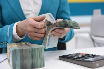 Những doanh nghiệp lớn đang lãi nhờ tiền gửi tiết kiệm
