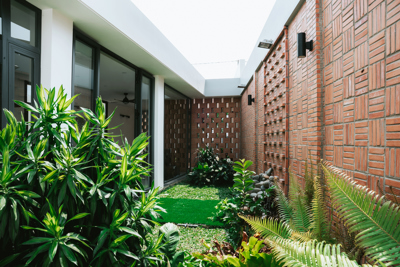 Những ô cửa nhỏ trong căn nhà cấp 4 đẹp đẽ tại TP. Hồ Chí Minh