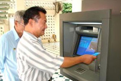 Mở rộng chi trả lương hưu, trợ cấp xã hội qua thẻ điện tử