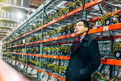 Thợ đào Bitcoin mắc kẹt cùng hàng triệu máy đào coin ở Trung Quốc