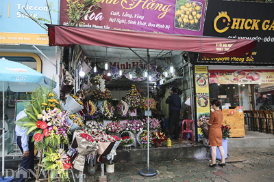 Chợ hoa ế ẩm dù sắp tới lễ 8/3 
