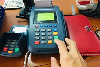 Khuyến khích miễn giảm phí, hoàn tiền khi thanh toán điện, nước, học phí… qua ATM, POS