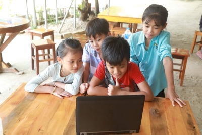 Học sinh, sinh viên khó khăn được hỗ trợ vay 10 triệu đồng mua máy tính 