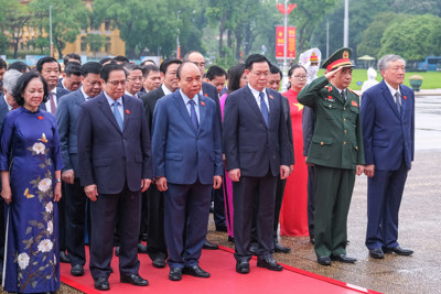 Lãnh đạo Đảng, Nhà nước và các đại biểu Quốc hội vào Lăng viếng Chủ tịch Hồ Chí Minh trước khai mạc Kỳ họp thứ 3, Quốc hội khoá XV