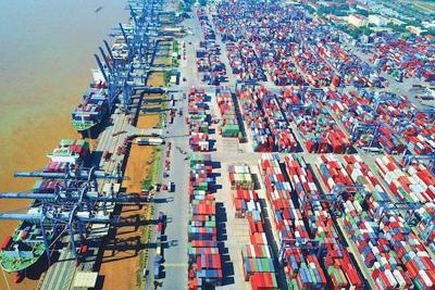 Việt Nam cần làm gì để sớm hồi phục kinh tế?