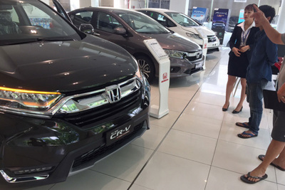 Giá ô tô liên tục giảm