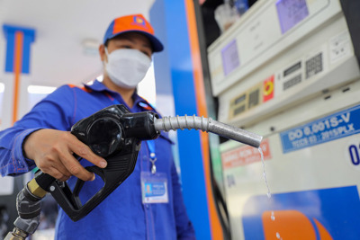 Chính phủ giao nhiệm vụ thực hiện giảm thuế bảo vệ môi trường đối với xăng, dầu, mỡ nhờn