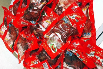 Đùi gà Trung Quốc để 1 năm không hỏng, 15.000 đồng/cái được rao bán tràn lan