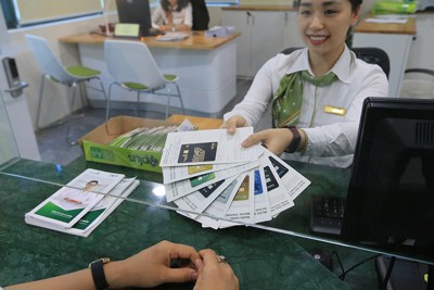 Ngân hàng tăng tuyển nhân viên bán chéo bảo hiểm