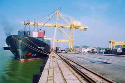 Kinh tế miền Trung: Làm gì để thoát khỏi "điểm nghẽn"?
