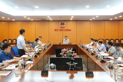Sớm hoàn thiện trình Chính phủ dự thảo Nghị định tiêu chuẩn, định mức sử dụng xe ô tô