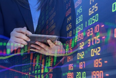 Đầu tư giá trị hay tăng trưởng?