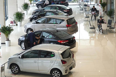 Đầu tháng 9, thị trường ôtô Việt Nam dồn dập đón nhận "cơn lốc" giảm giá