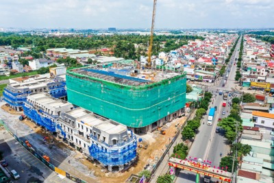 Đại trung tâm thương mại đổ bộ thị trường bán lẻ