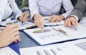 Ảnh hưởng của đặc điểm hội đồng quản trị đến quản trị lợi nhuận của các công ty niêm yết trên thị trường chứng khoán Việt Nam