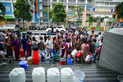 Nước sạch sông Đà xin lỗi người dân, cho biết sẽ bồi thường khách hàng