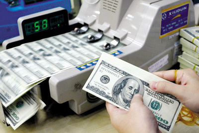 Sau thập kỷ chờ đợi, khối tiền tỷ USD dồn dập đổ vào ngân hàng Việt