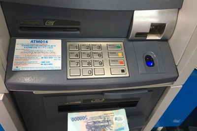 Giảm phí dịch vụ ATM thành xu hướng?