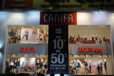 Nhiều cửa hàng đua giảm giá trước Black Friday