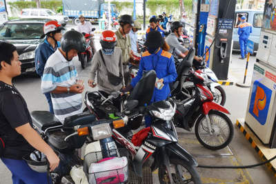 Cần lộ trình bỏ quỹ bình ổn xăng dầu
