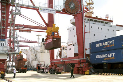 Doanh nghiệp dệt may và logistics “bắt tay” vượt khủng hoảng